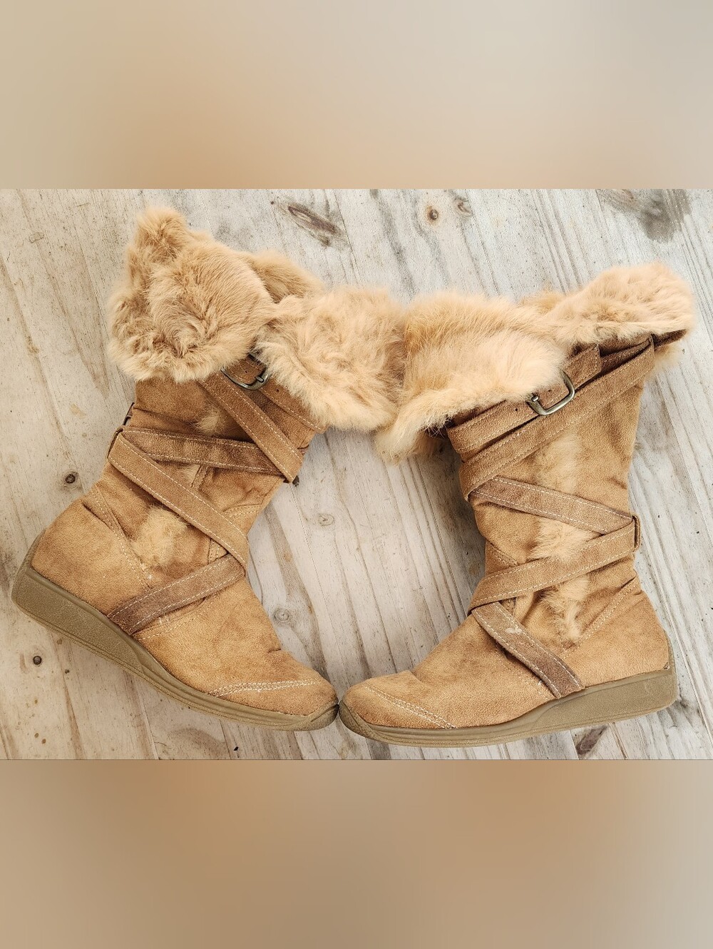 VTG Vintage Y2K Bakers Tan Faux Suede Slouch Buckle Fur Trim Boots Size 7.5 FUC
